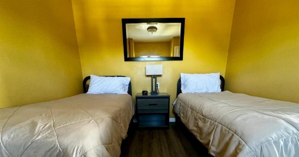 Carmel Wayfarer Inn image 8